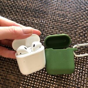 A2032 Apple Wireless Earbuds with Charging Case - White and Green
